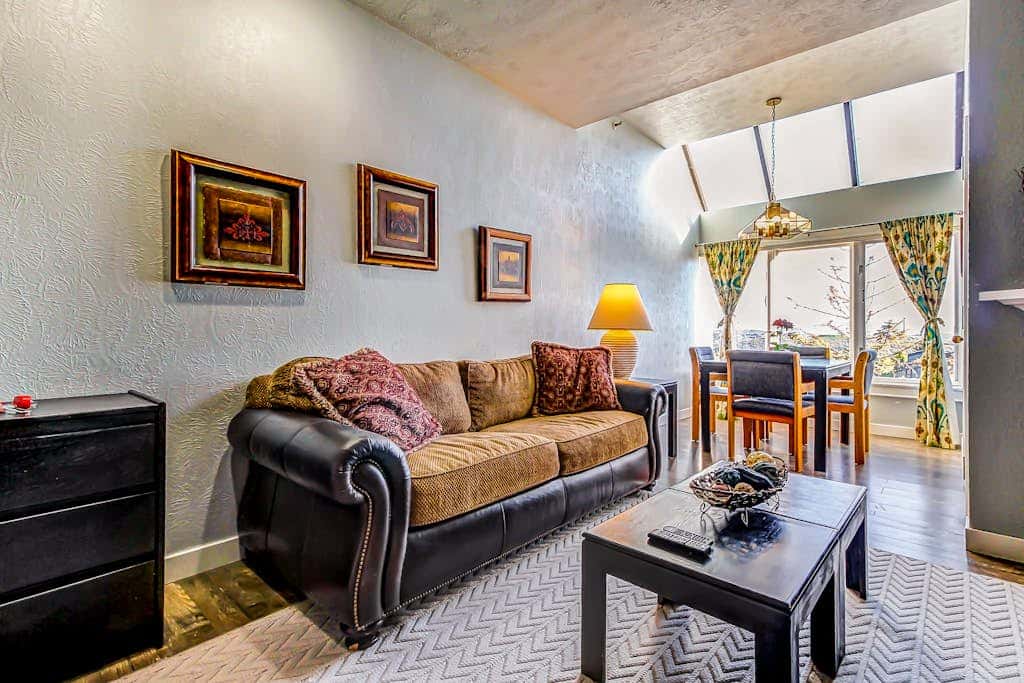 Cozy studio in the village with WiFi & easy slope access
