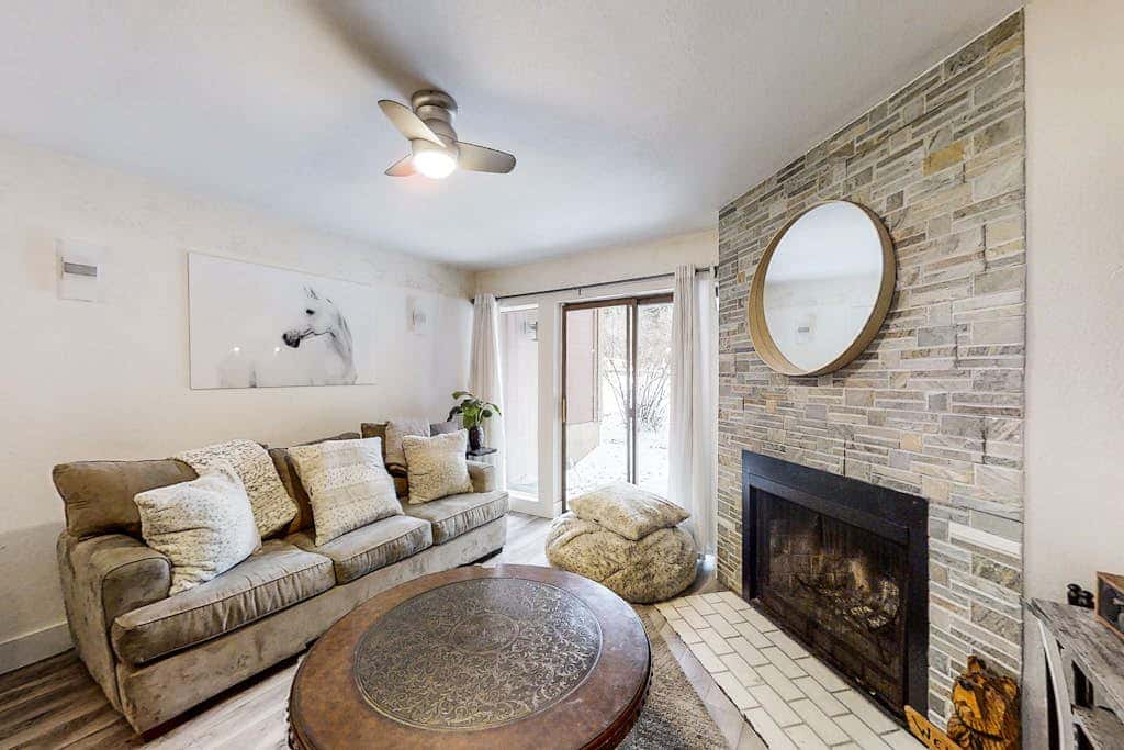 Chic ski condo 5 min walk to first-time chair lift with shared pool