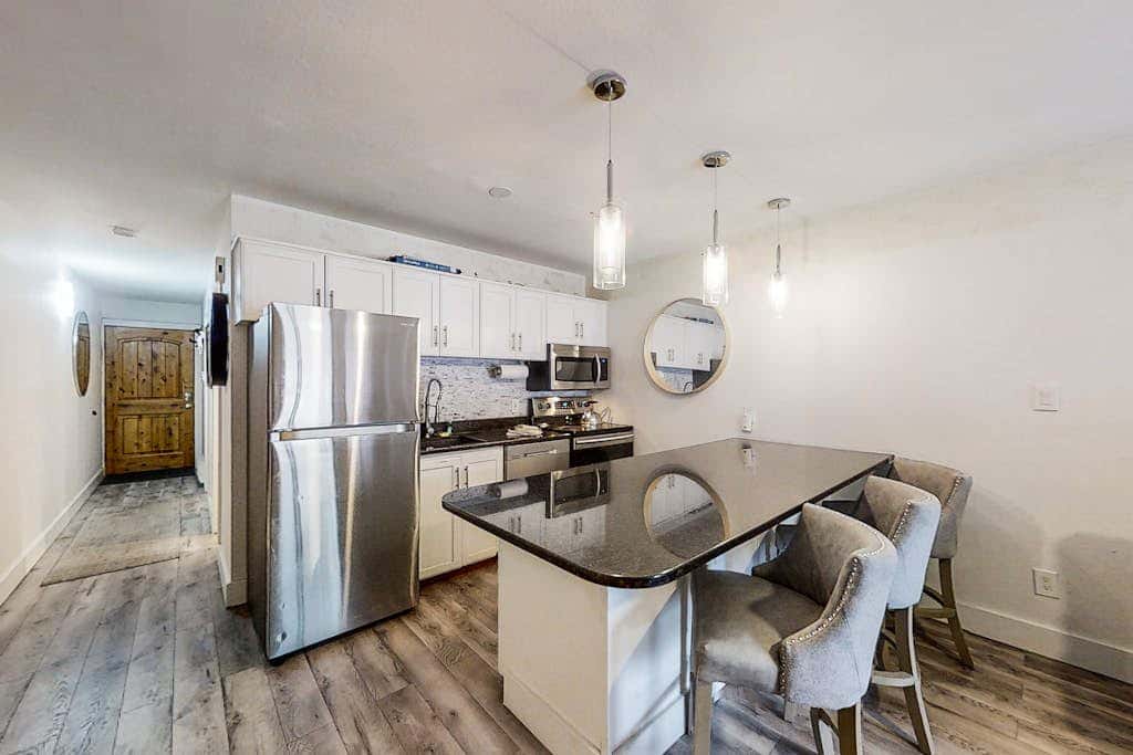 Chic ski condo 5 min walk to first-time chair lift with shared pool