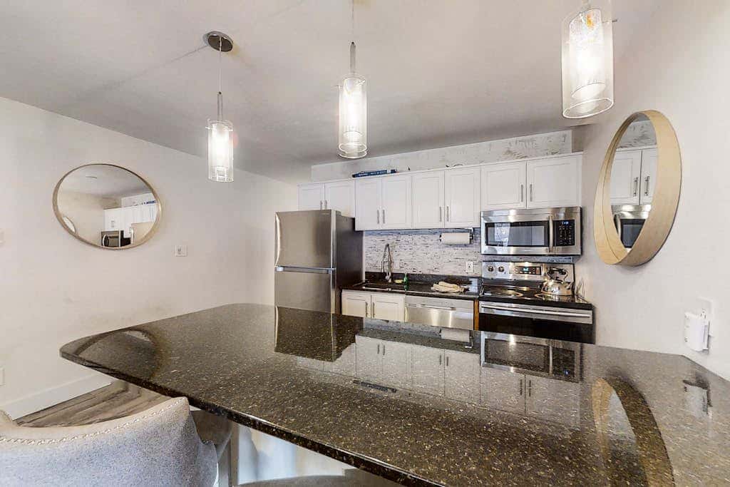 Chic ski condo 5 min walk to first-time chair lift with shared pool