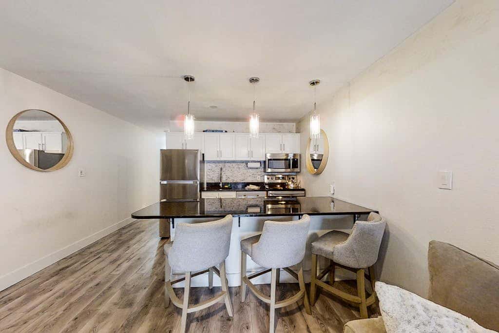 Chic ski condo 5 min walk to first-time chair lift with shared pool