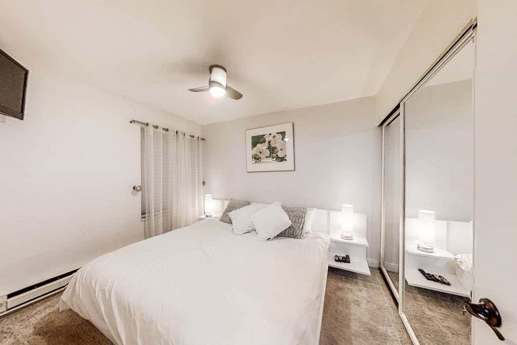 Chic ski condo 5 min walk to first-time chair lift with shared pool