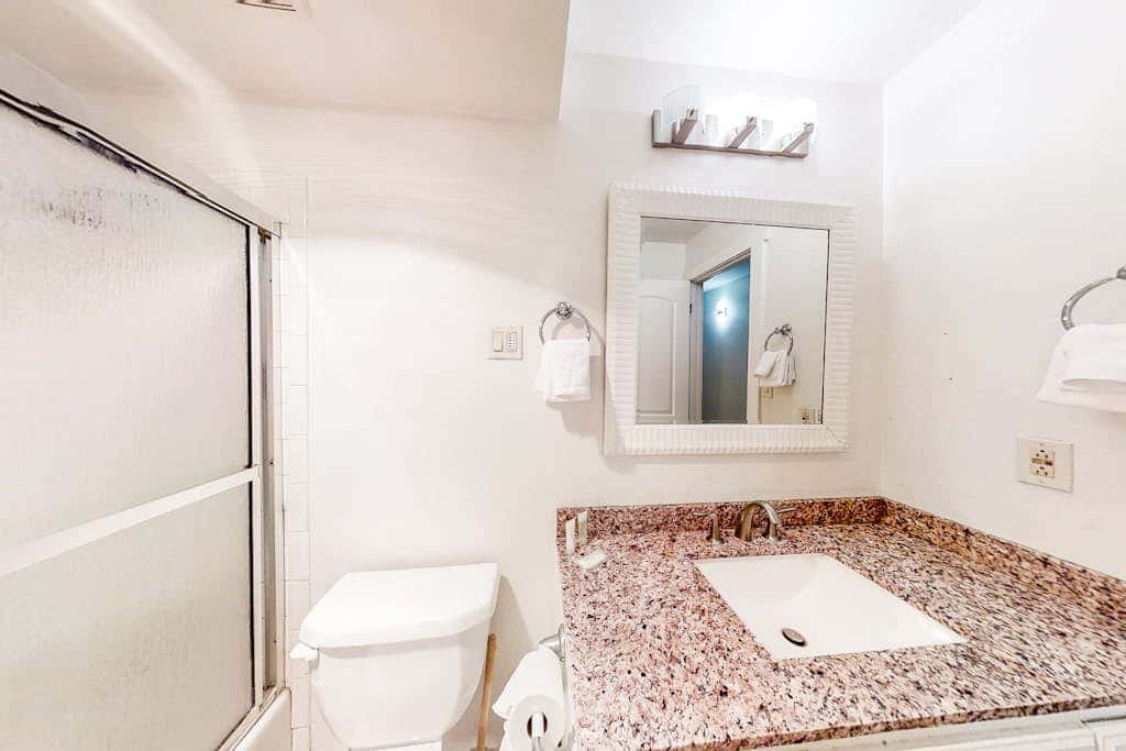 Chic ski condo 5 min walk to first-time chair lift with shared pool