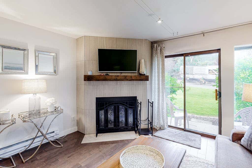 Mountain Condo with  Shared Hot Tub & Pool, High-Speed WiFi, & Private washer & dryer