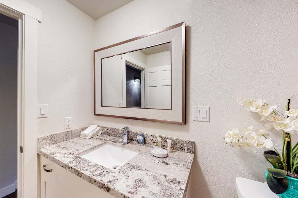 Mountain Condo with  Shared Hot Tub & Pool, High-Speed WiFi, & Private washer & dryer