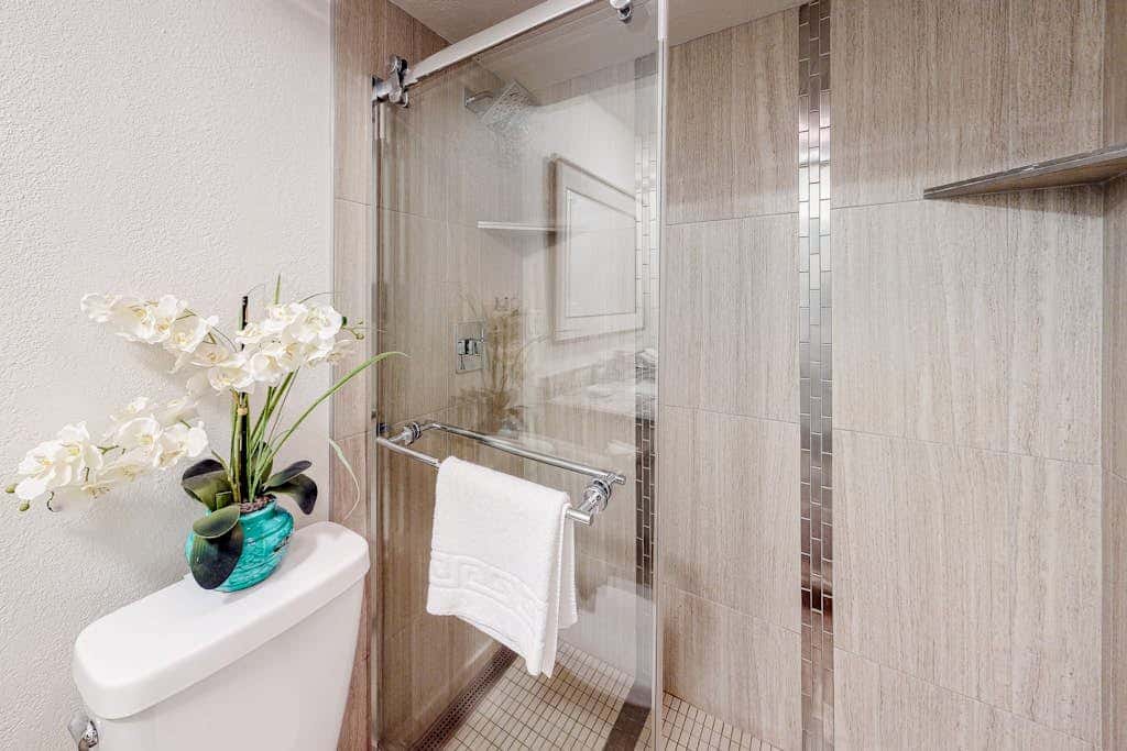 Mountain Condo with  Shared Hot Tub & Pool, High-Speed WiFi, & Private washer & dryer