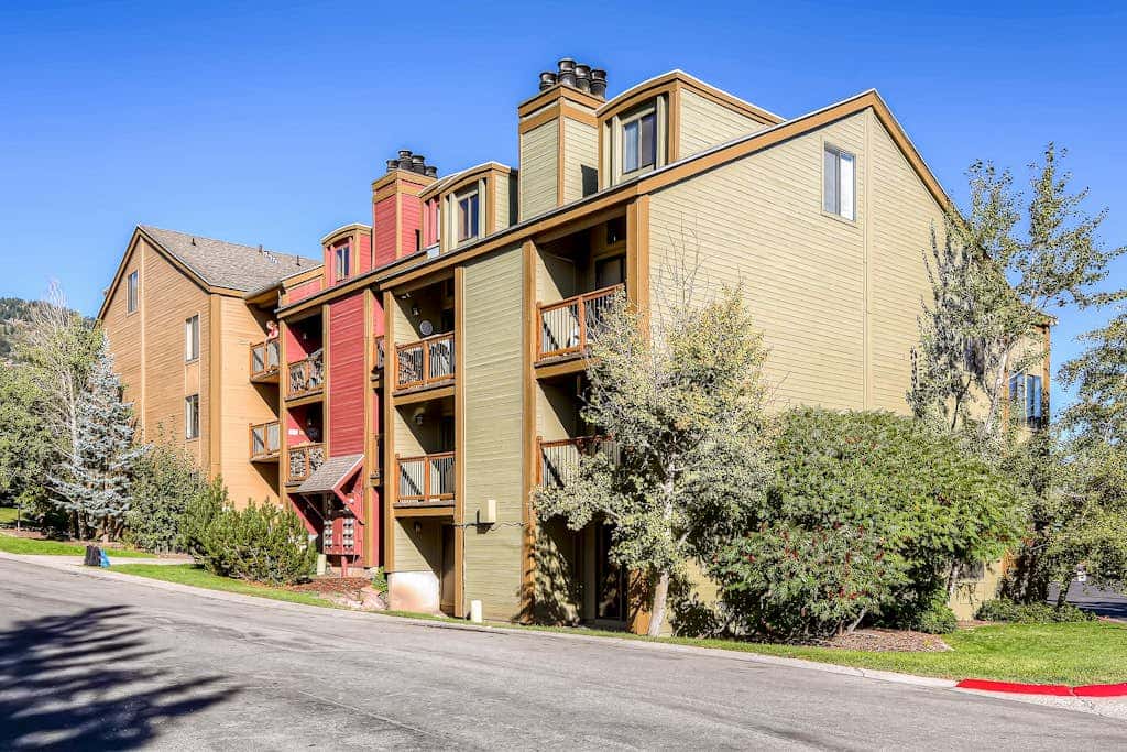 Mountain Condo with  Shared Hot Tub & Pool, High-Speed WiFi, & Private washer & dryer
