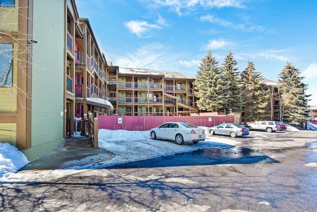 Mountain Condo with  Shared Hot Tub & Pool, High-Speed WiFi, & Private washer & dryer