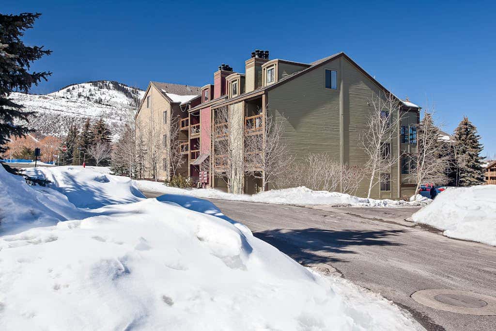Mountain Condo with  Shared Hot Tub & Pool, High-Speed WiFi, & Private washer & dryer
