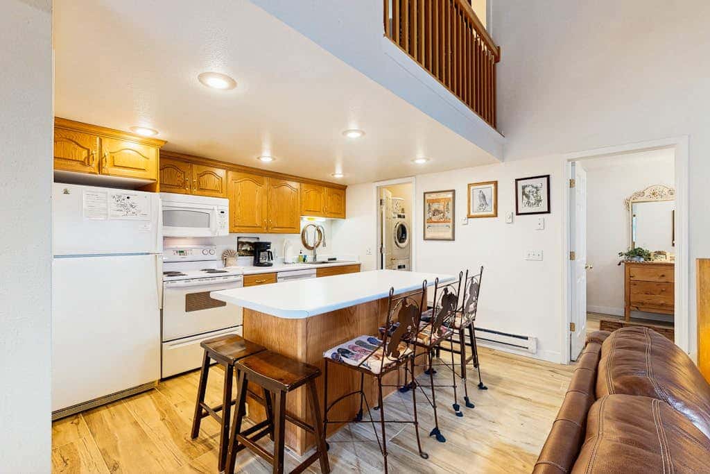 Cozy Family-Friendly Condo With two lofts, Shared Pool & Hot Tub