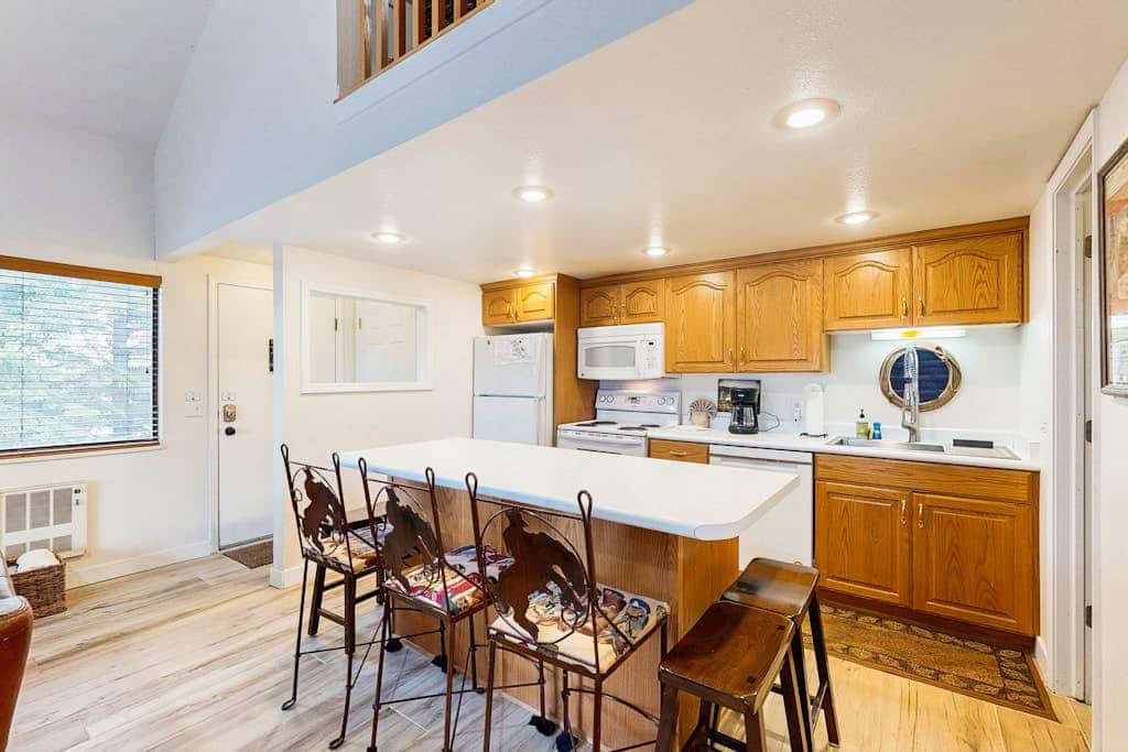 Cozy Family-Friendly Condo With two lofts, Shared Pool & Hot Tub