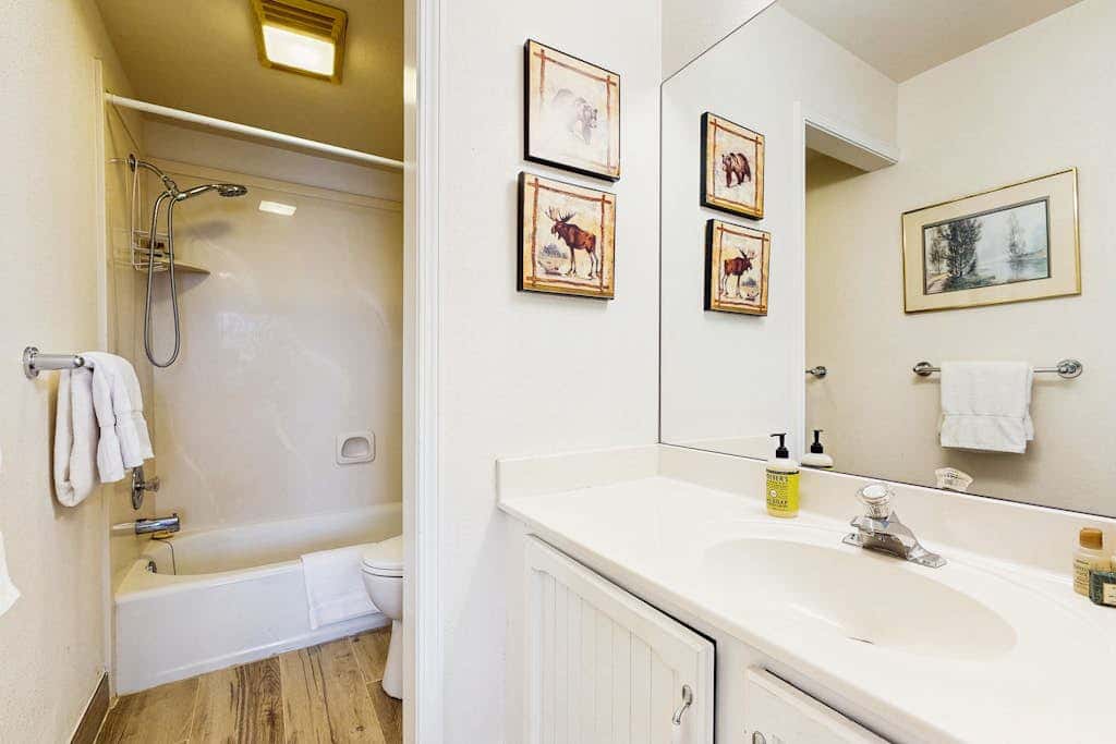 Cozy Family-Friendly Condo With two lofts, Shared Pool & Hot Tub
