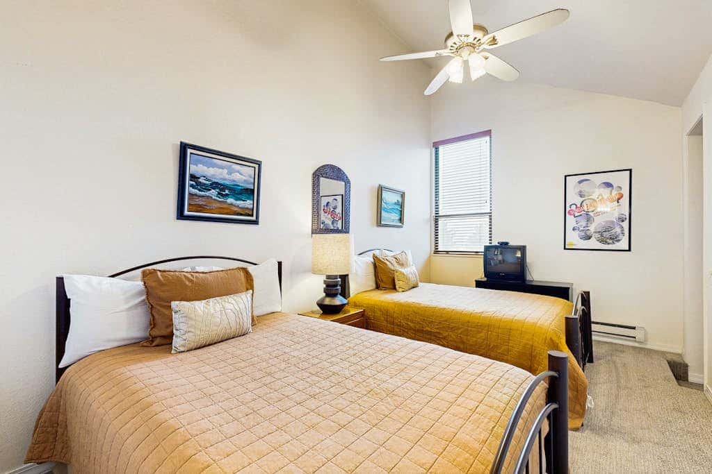 Cozy Family-Friendly Condo With two lofts, Shared Pool & Hot Tub