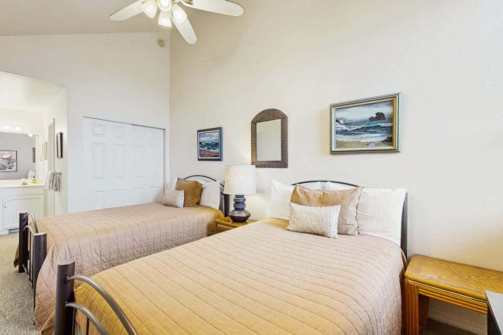 Cozy Family-Friendly Condo With two lofts, Shared Pool & Hot Tub