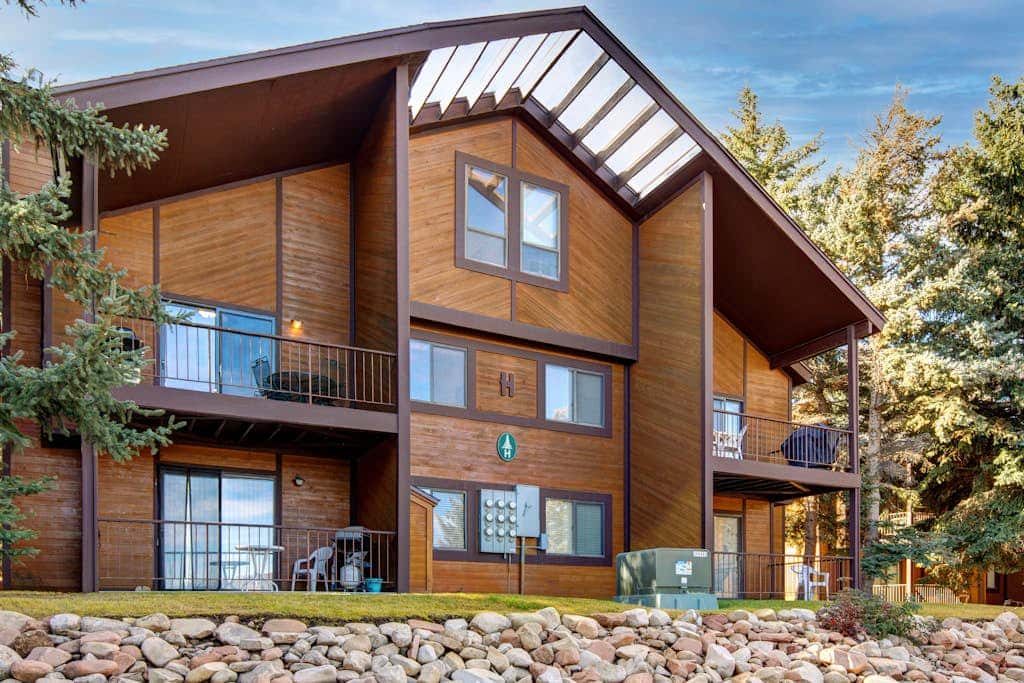 Cozy Family-Friendly Condo With two lofts, Shared Pool & Hot Tub