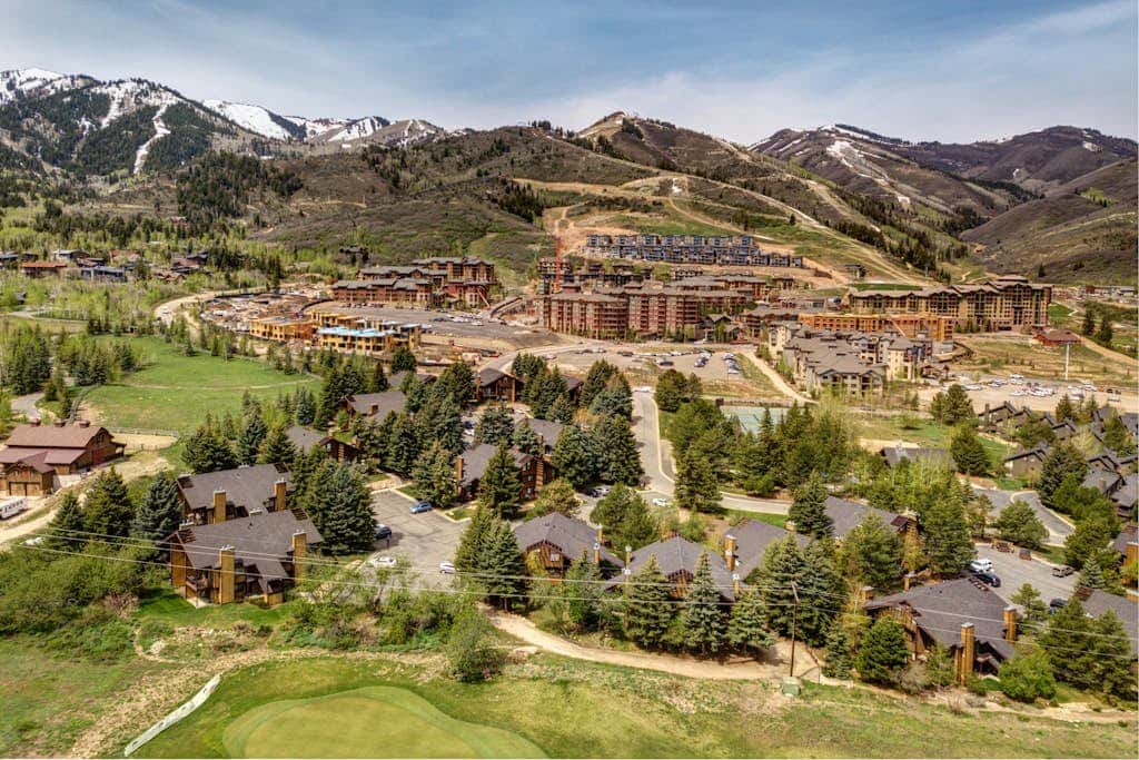 Cozy Family-Friendly Condo With two lofts, Shared Pool & Hot Tub
