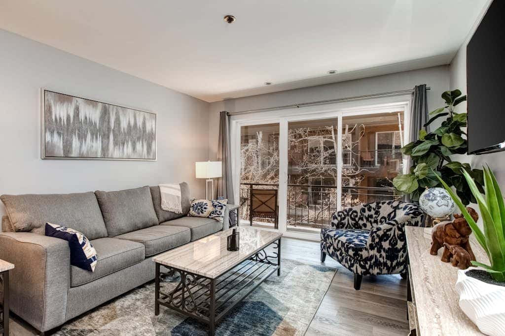 Main Street condo with AC, balcony, on-site dining, hot tub, & firepit