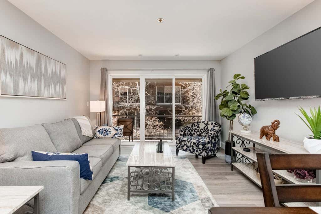 Main Street condo with AC, balcony, on-site dining, hot tub, & firepit