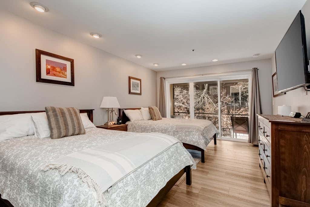 Main Street condo with AC, balcony, on-site dining, hot tub, & firepit