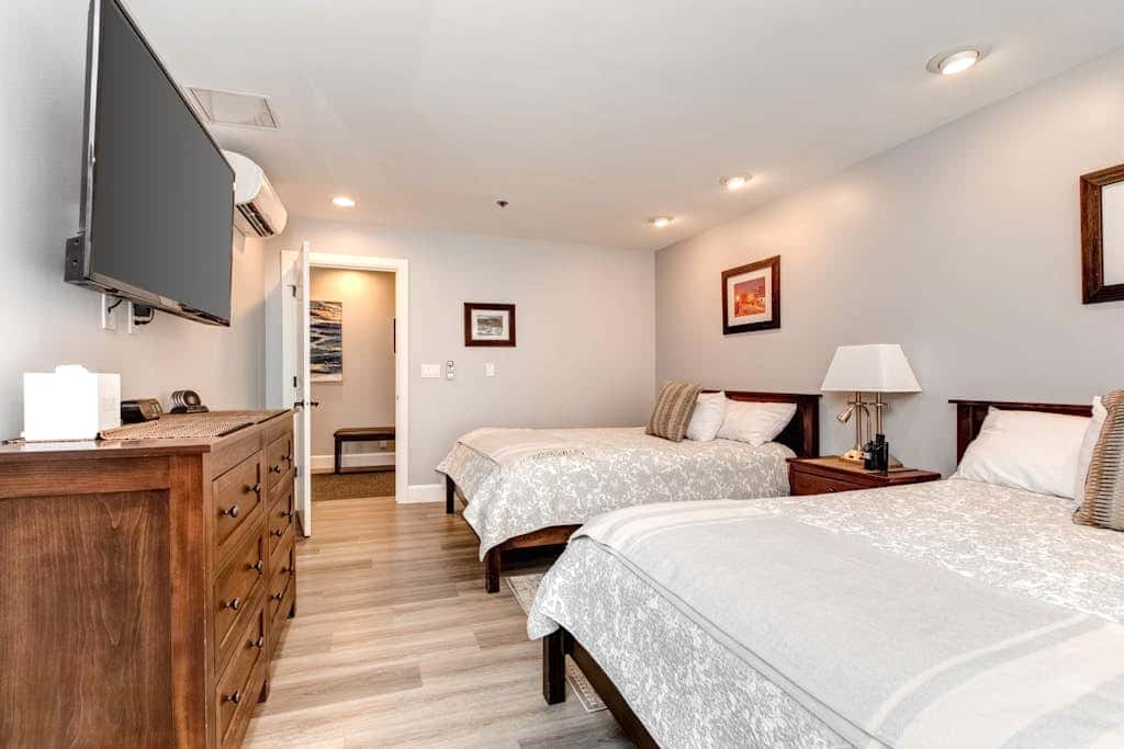 Main Street condo with AC, balcony, on-site dining, hot tub, & firepit