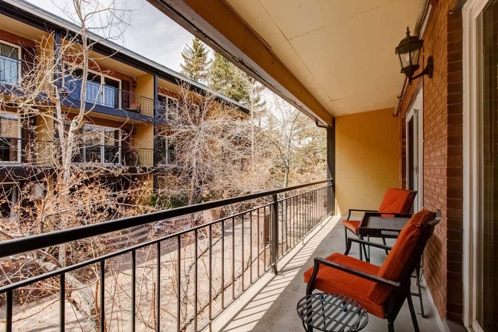 Main Street condo with AC, balcony, on-site dining, hot tub, & firepit