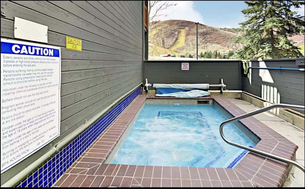 Updated condo w/ ski & mountain views, walk to slopes, free Wifi