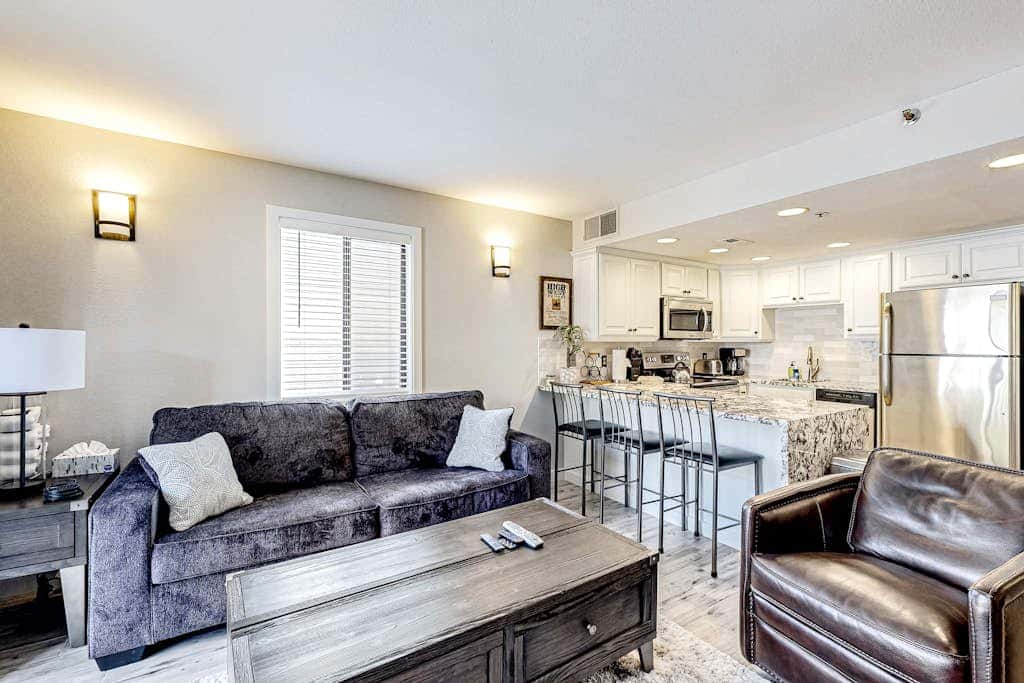 Updated condo w/ ski & mountain views, walk to slopes, free Wifi