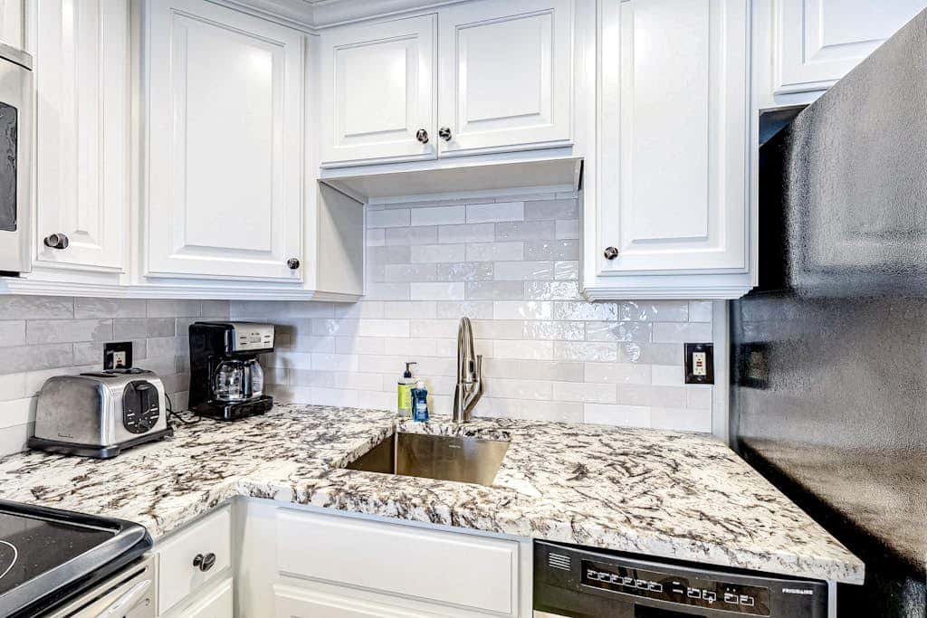Updated condo w/ ski & mountain views, walk to slopes, free Wifi