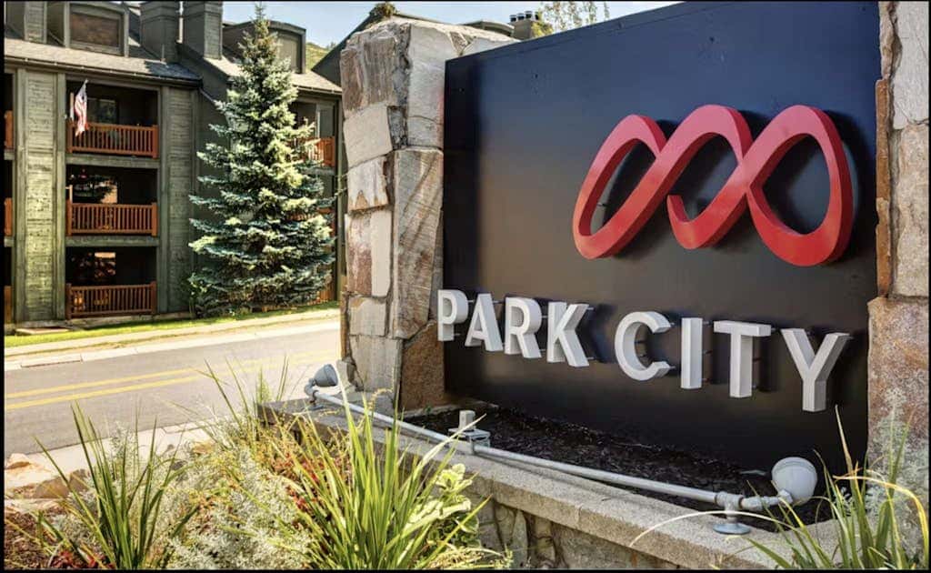Updated condo w/ ski & mountain views, walk to slopes, free Wifi
