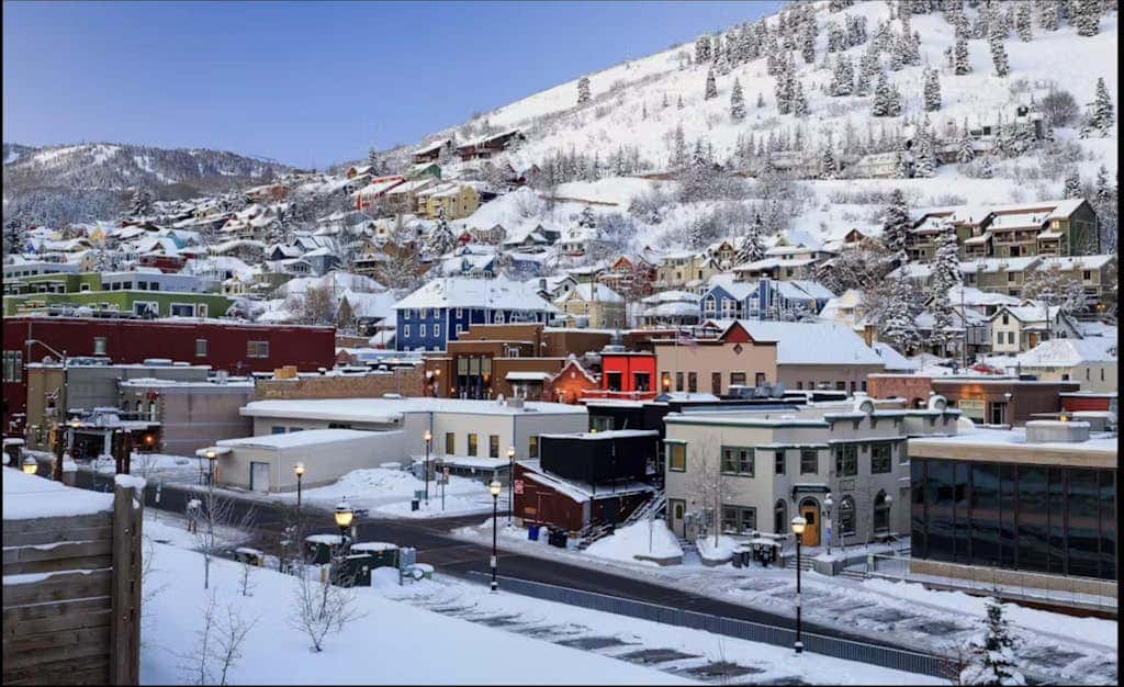 Updated condo w/ ski & mountain views, walk to slopes, free Wifi