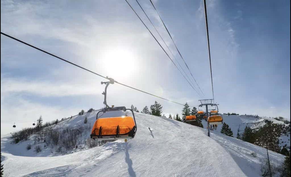 Updated condo w/ ski & mountain views, walk to slopes, free Wifi