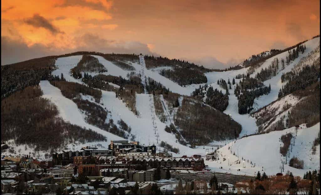 Updated condo w/ ski & mountain views, walk to slopes, free Wifi