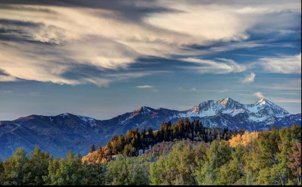 Updated condo w/ ski & mountain views, walk to slopes, free Wifi