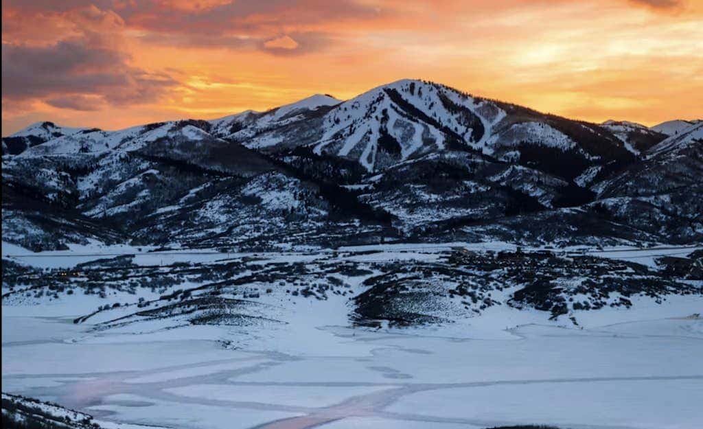 Updated condo w/ ski & mountain views, walk to slopes, free Wifi