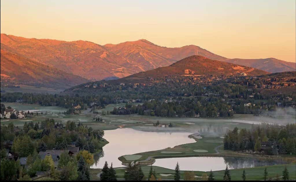 Updated condo w/ ski & mountain views, walk to slopes, free Wifi