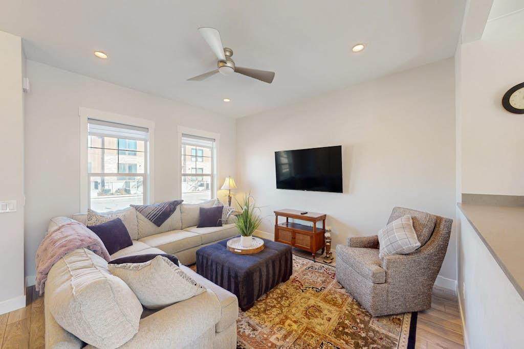 Cozy Townhouse with Playground & Dog-Friendly