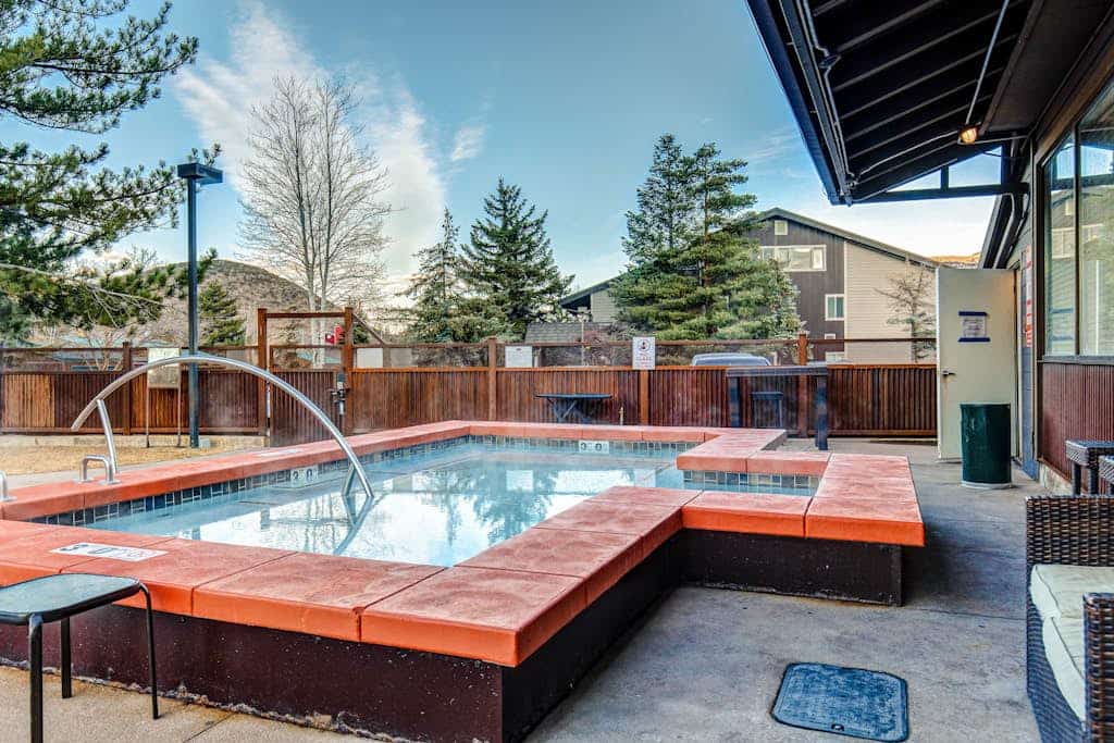 Quaint Prospector Lodge Studio #729