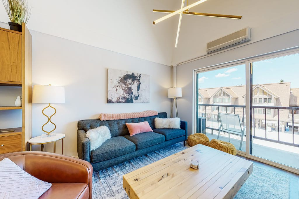 Ski view condo steps to Park City lifts with fireplace, pool, hot tubs, ice rink