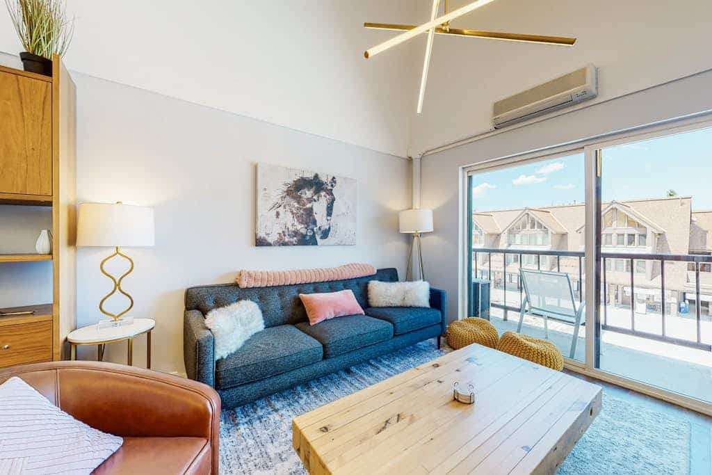 Ski view condo steps to Park City lifts with fireplace, pool, hot tubs, ice rink