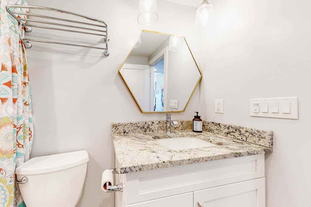 Ski view condo steps to Park City lifts with fireplace, pool, hot tubs, ice rink