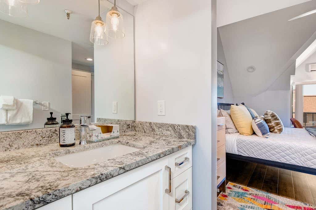 Ski view condo steps to Park City lifts with fireplace, pool, hot tubs, ice rink