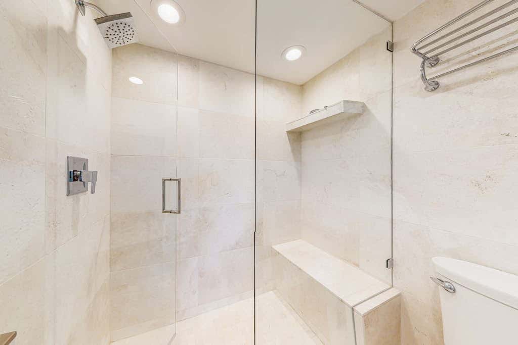 Ski view condo steps to Park City lifts with fireplace, pool, hot tubs, ice rink