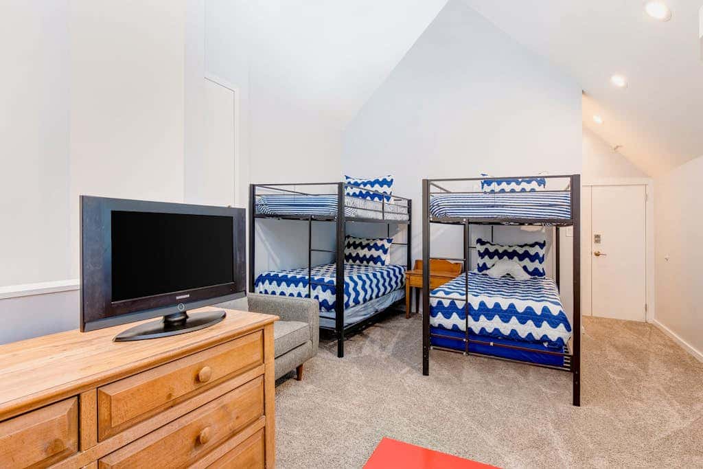 Ski view condo steps to Park City lifts with fireplace, pool, hot tubs, ice rink