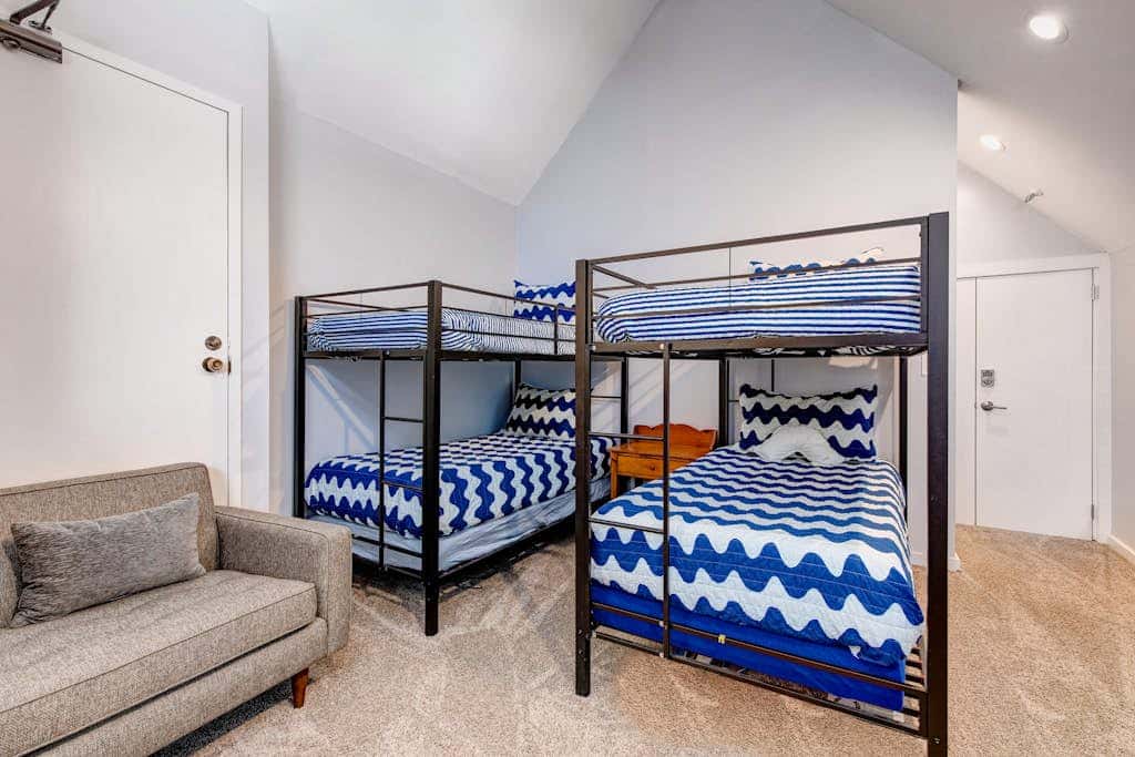 Ski view condo steps to Park City lifts with fireplace, pool, hot tubs, ice rink