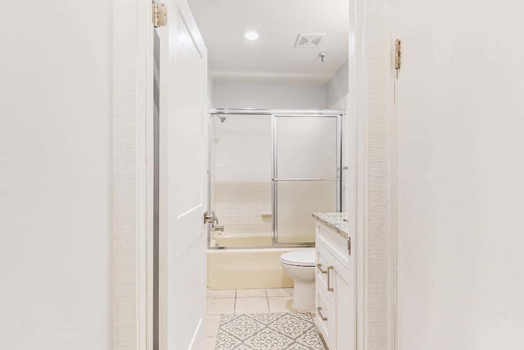 Ski view condo steps to Park City lifts with fireplace, pool, hot tubs, ice rink