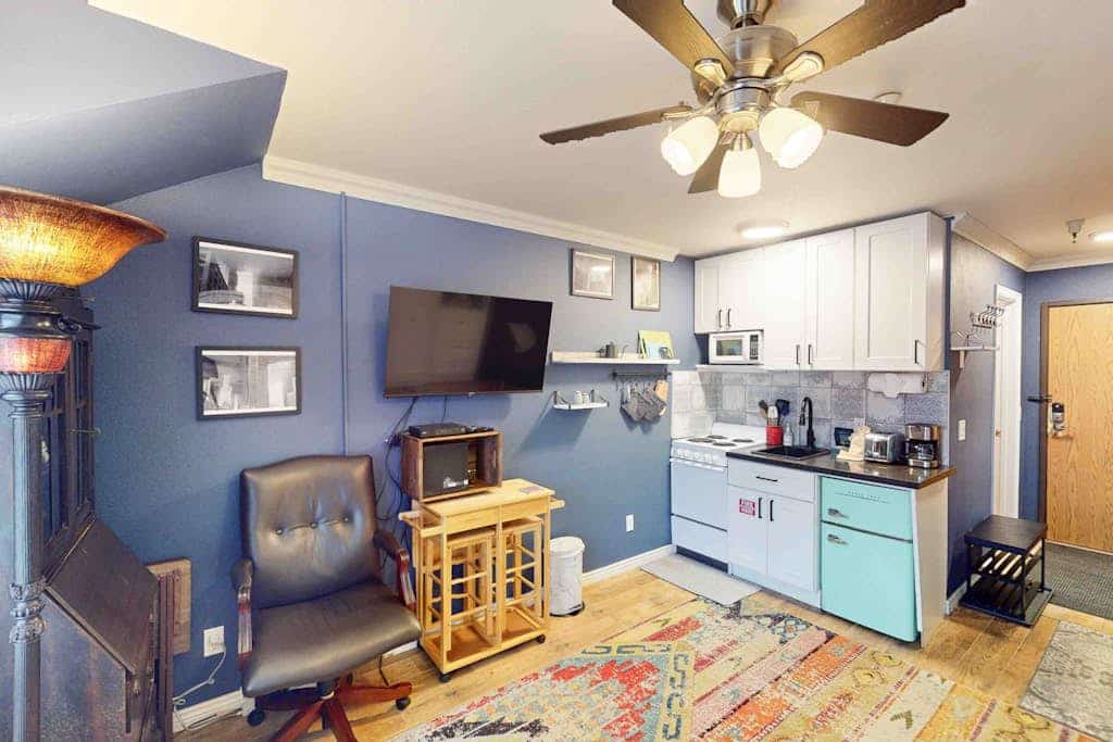 Top-floor, mountain view condo with pool & hot tub - steps to shuttle