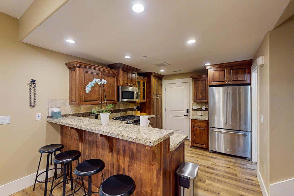 Spacious townhome with Community pool,  hot tub & clubhouse - Dog Friendly