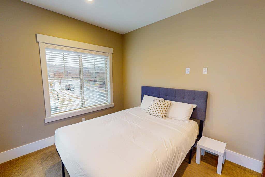 Spacious townhome with Community pool,  hot tub & clubhouse - Dog Friendly