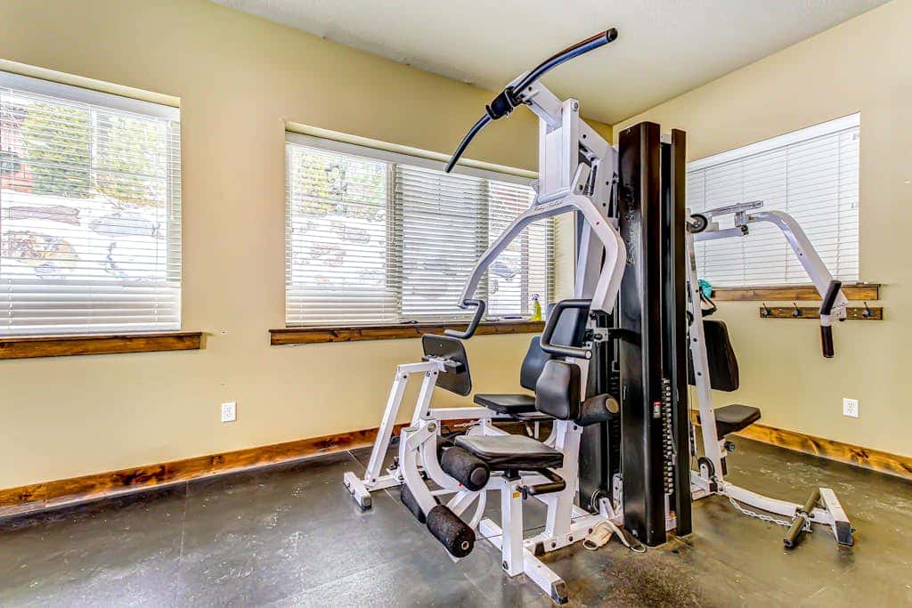 Spacious townhome with Community pool,  hot tub & clubhouse - Dog Friendly