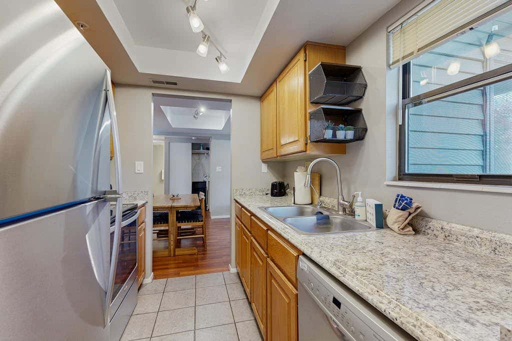 Updated Condo minutes from slopes w/pool & hot tub - dog friendly